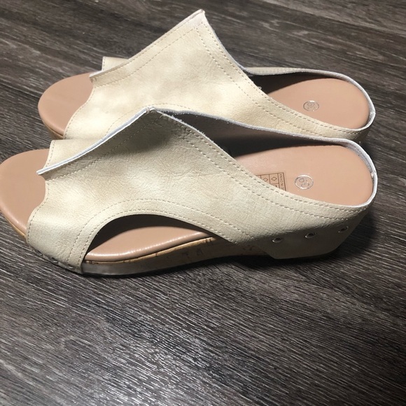 Beige Studded Cork Wedge Sandals Size 8 - Picture 3 of 8